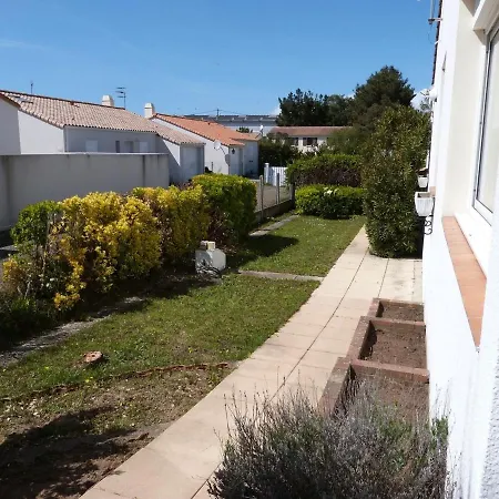 Hébergement de vacances Maison Confortable Avec Jardin Clos, Terrasse Et Ping-pong A La Tranche-sur-mer, Proche - Fr-1-194-258