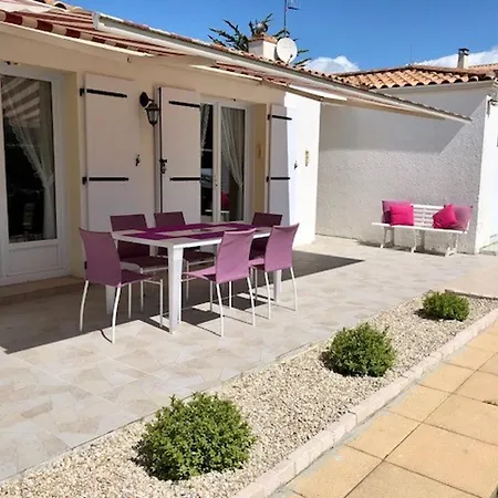 Hébergement de vacances Maison Confortable Avec Jardin Clos, Terrasse Et Ping-pong A La Tranche-sur-mer, Proche - Fr-1-194-258 La Tranche-sur-Mer