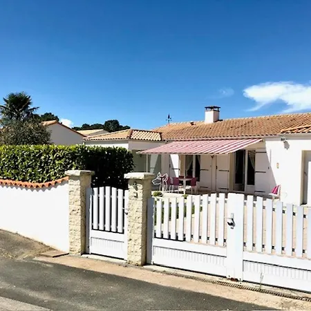 Hébergement de vacances Maison Confortable Avec Jardin Clos, Terrasse Et Ping-pong A La Tranche-sur-mer, Proche - Fr-1-194-258